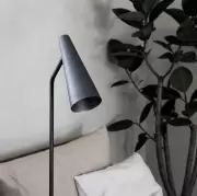 Lampa podłogowa Precise czarna House Doctor