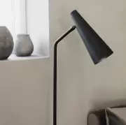 Lampa podłogowa Precise czarna House Doctor