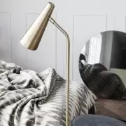 Lampa podłogowa Precise mosiężna House Doctor