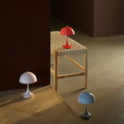 Lampa przenośna Panthella 160 Portable jasnoniebieska Louis Poulsen