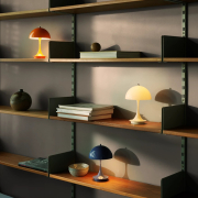 Lampa przenośna Panthella 160 Portable niebieska Louis Poulsen