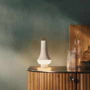 Lampa przenośna Tomoshi biała Louis Poulsen