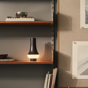 Lampa przenośna Tomoshi brązowa Louis Poulsen