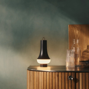 Lampa przenośna Tomoshi brązowa Louis Poulsen