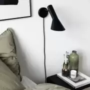 Lampa ścienna AJ z przewodem czarna Louis Poulsen