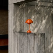 Lampa stołowa Flowerpot VP9 Zesty Orange Andtradition