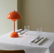 Lampa stołowa Flowerpot VP9 Zesty Orange Andtradition