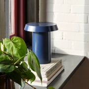 Lampa stołowa Keen ciemnoniebieska HUbsch
