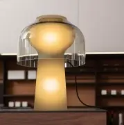 Lampa stołowa Lilly przydymiona Karman