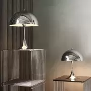 Lampa stołowa Panthella 320 chromowana Louis Poulsen
