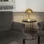 Lampa stołowa Panthella 320 mosiężna Louis Poulsen