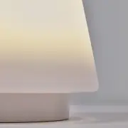 Lampa stołowa Udiya z białym wykończeniem kave home