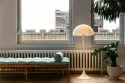 Lampa podłogowa Panthella opalizowana Louis Poulsen