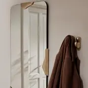 Lustro ścienne Roberta 112 cm mosiężne Broste Copenhagen