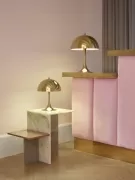 Lampa stołowa Panthella Mini mosiężna Louis Poulsen