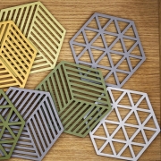Podstawka pod gorące naczynia Triangles fioletowa Zone Denmark