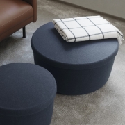 Pufa ze schowkiem Hide 72 cm niebieska Normann Copenhagen