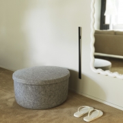 Pufa ze schowkiem Hide 72 cm szara Normann Copenhagen