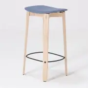 Stołek barowy Nora 78 cm tapicerowany tkaniną Main Line Flax Gazzda