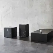 Stolik Kawowy Plinth Cubic Czarny Audo Copenhagen