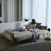 Sofa rozkładana Jillis z podłokietnikami avella sand Innovation