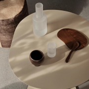 Stolik kawiarniany Pond kaszmirowy Ferm Living