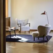 Stolik kawowy In Between SK24 czarny dąb Andtradition
