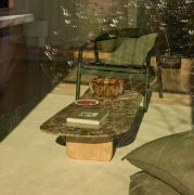 Stolik kawowy Pirita blat marmur - podstawa naturalny dąb kave home