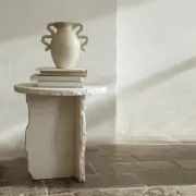 Stolik okazjonalny Mineral Sculptural Ferm Living