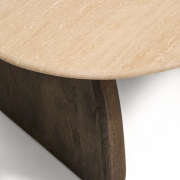 Stolik okazjonalny Pirita blat trawertyn - podstawa ciemny dąb kave home