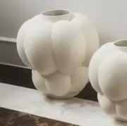 Wazon Uva 32 cm kremowy AYTM