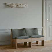 Fotel Tenon beżowy z dębową podstawą New Works