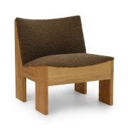 Fotel Tenon brązowy z dębową podstawą New Works