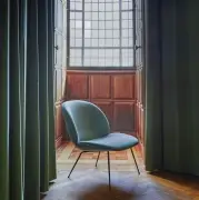 Fotel Beetle Lounge Basic Plain Gubi