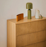 Komoda Helvine z 3 szufladami dębowa Kave Home