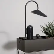 TACA DO DONICZEK PLANT BOX CZARNA FERM LIVING