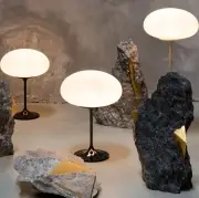 Lampa stołowa Stemlite 70 cm czerń wpadająca w czerwony GUBI