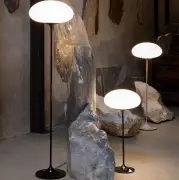 Lampa stołowa Stemlite 70 cm czerń wpadająca w czerwony GUBI