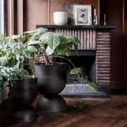 Donica ogrodowa Hourglass extra small czarna Ferm Living