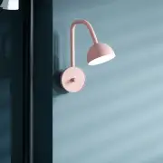 Lampa ścienna Blush różowa Northern