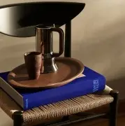 Krzesło Drawn HM3 czarny dąb Andtradition