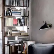 Lampa ścienna VV Cinquanta mosiężno-czarna Astep