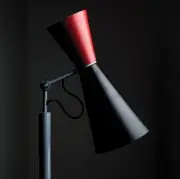 Lampa podłogowa Parliament czarno-czerwona Nemo Lighting