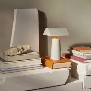 Lampa stołowa Caret MF1 jasnoszara Andtradition