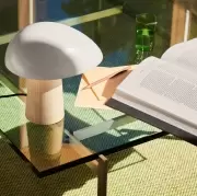 Lampa stołowa Night Owl biała podstawa jesionowa Fritz Hansen