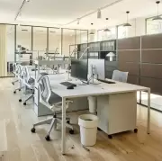 Kosz biurowy Shade zakurzona zieleń HAY