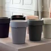 Kosz biurowy Shade zakurzona zieleń HAY