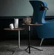 Stolik okazjonalny Little Friend KS12 orzech Fritz Hansen