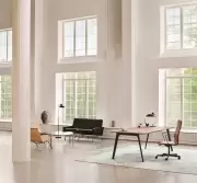 Stół Pluralis KS422 dąb Fritz Hansen