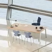 Stół Pluralis KS422 dąb Fritz Hansen